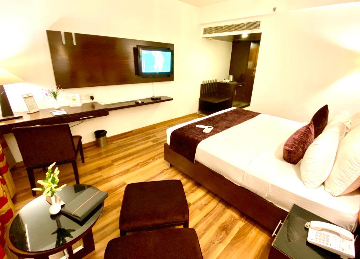 Hotel Gis Select Banjara Hill Hyderabad Exterior foto