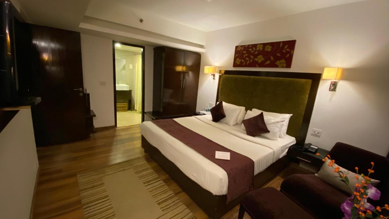 Hotel Gis Select Banjara Hill Hyderabad Exterior foto