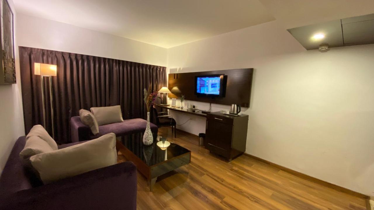 Hotel Gis Select Banjara Hill Hyderabad Exterior foto