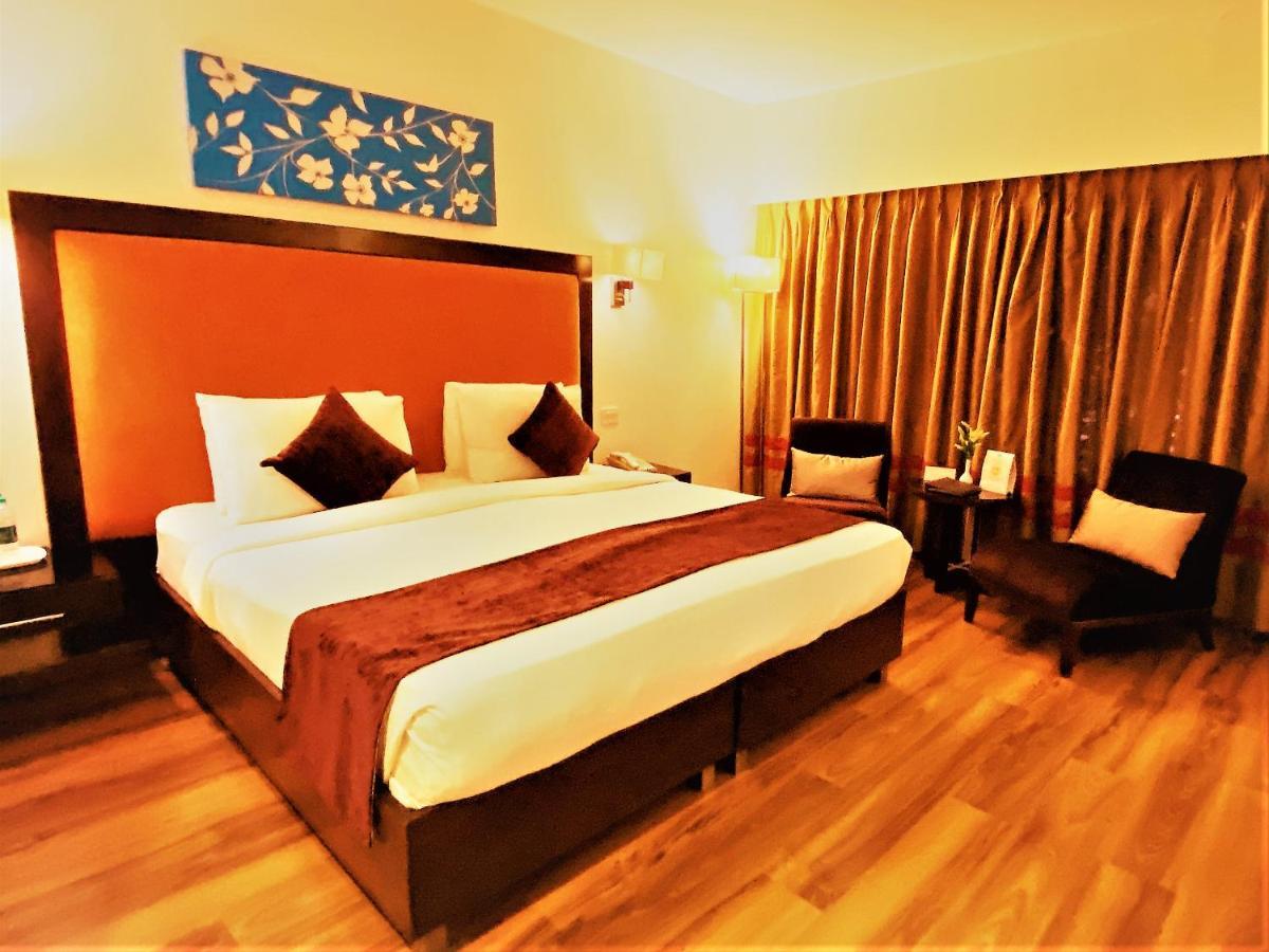Hotel Gis Select Banjara Hill Hyderabad Exterior foto