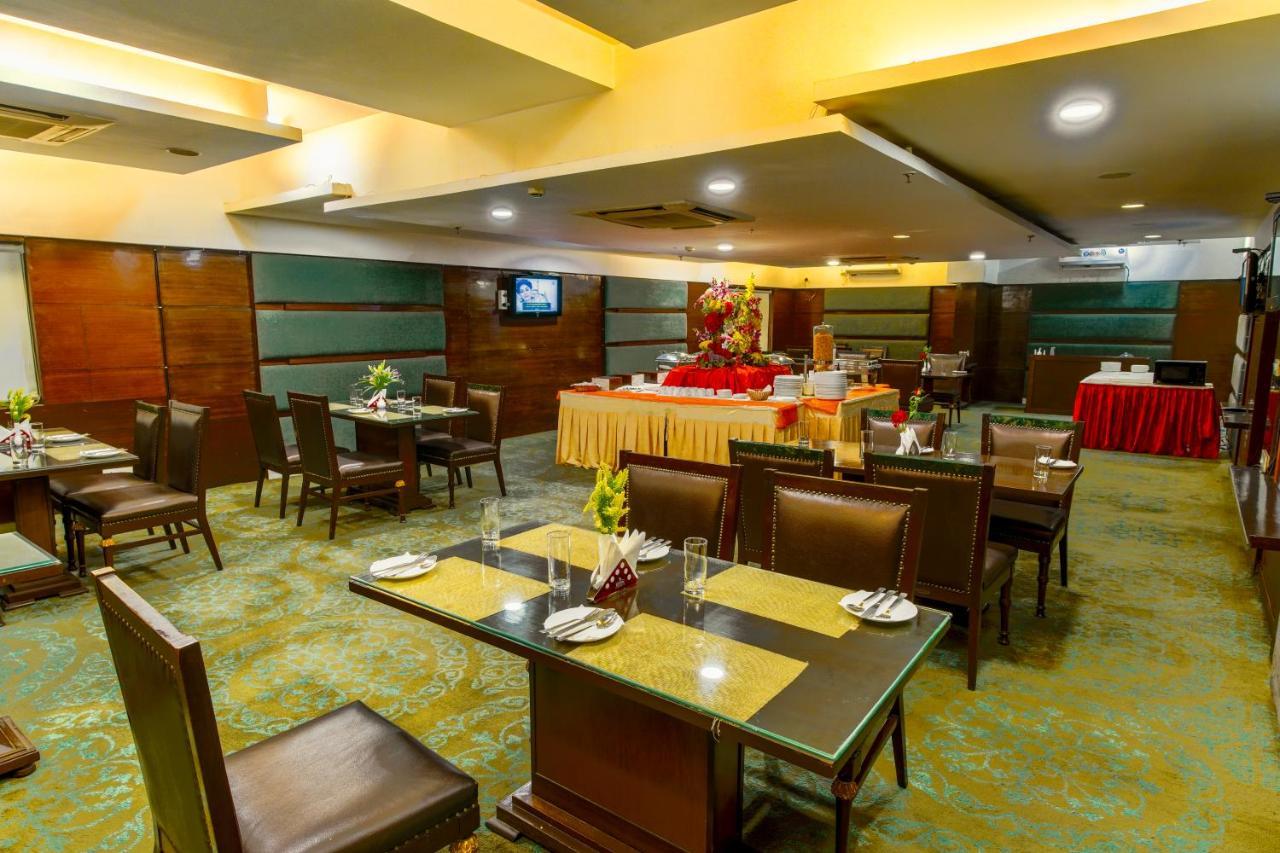Hotel Gis Select Banjara Hill Hyderabad Exterior foto