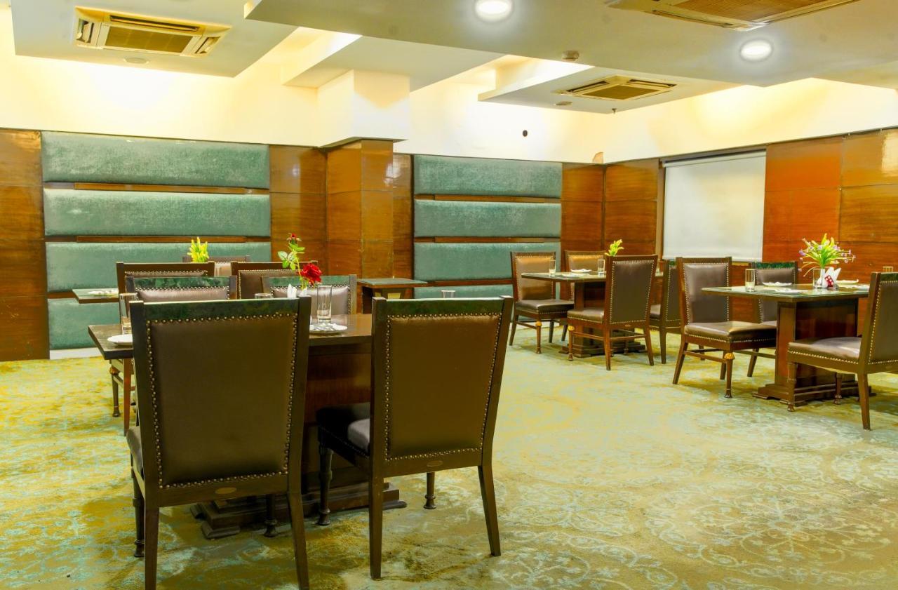 Hotel Gis Select Banjara Hill Hyderabad Exterior foto
