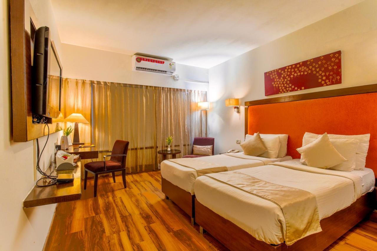 Hotel Gis Select Banjara Hill Hyderabad Exterior foto
