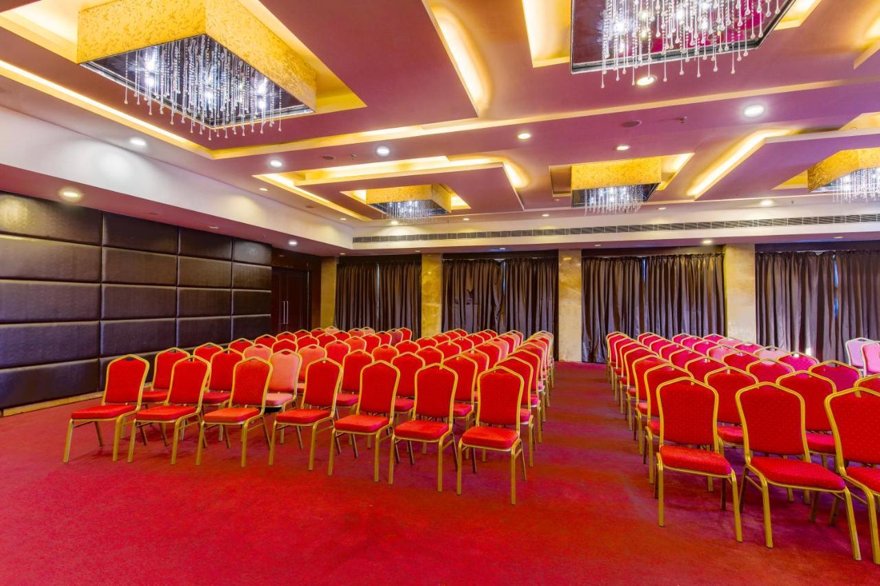 Hotel Gis Select Banjara Hill Hyderabad Exterior foto