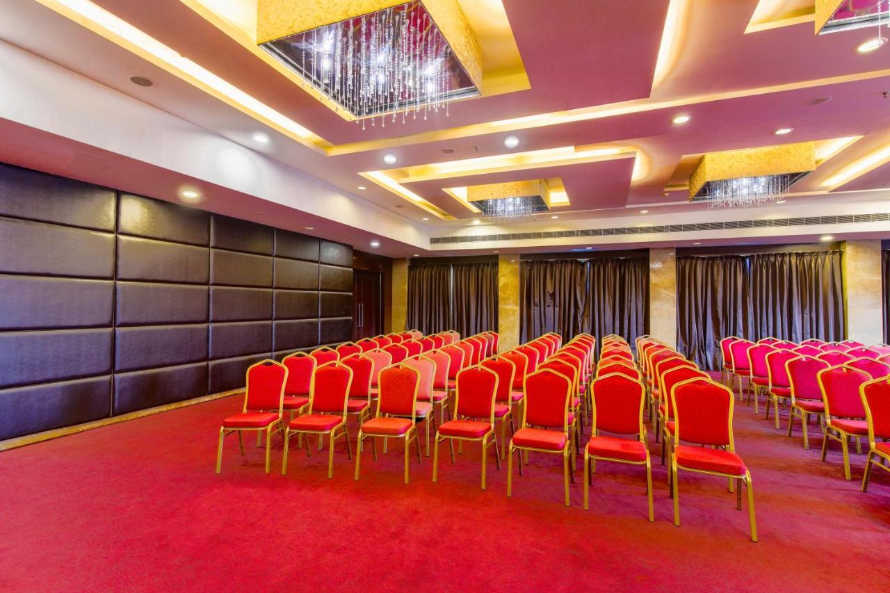Hotel Gis Select Banjara Hill Hyderabad Exterior foto